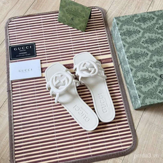 GUCCI SLIDES